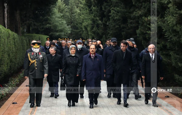 Dövlət və hökumət rəsmiləri Heydər Əliyevin anım mərasimində - FOTOREPORTAJ