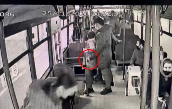 В Баку задержана женщина, обокравшая пассажирку на 18 000 манатов - ВИДЕО