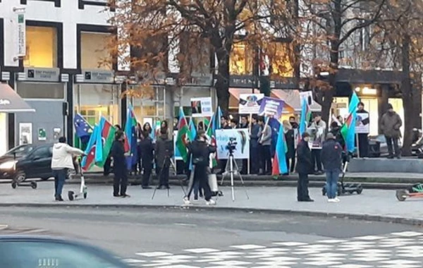 Азербайджанцы вышли встречать Ильхама Алиева в Брюсселе  - ФОТО/ВИДЕО