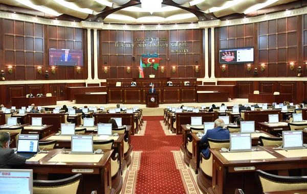 “Media haqqında” yeni qanun layihəsi birinci oxunuşda qəbul edildi
