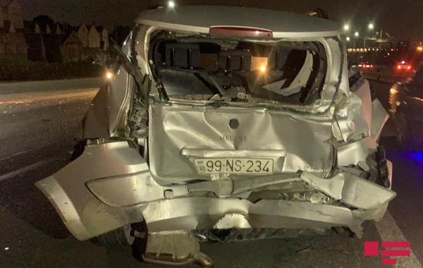 Bakıda “Gelandewagen” qəza törədib, yaralı var - VİDEO