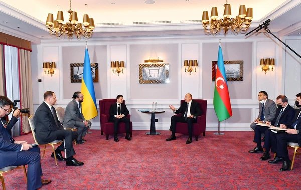 İlham Əliyev Brüsseldə Ukrayna Prezidenti ilə görüşüb
