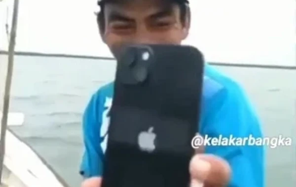 Рыбаки выловили ящики с продукцией Apple - ФОТО