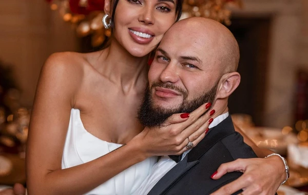 Ciqanın həyat yoldaşının açıq-saçıq gəlinliyi qalmaqal yaratdı - FOTO