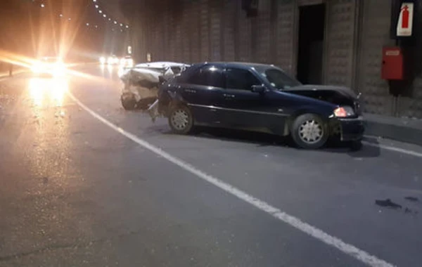 Bakıda tuneldə ağır qəza: Xəsarət alan var - FOTO