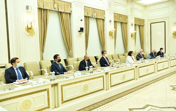 Sahibə Qafarova İranın xarici işlər naziri ilə görüşüb -FOTO