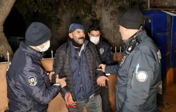 Dini nikahlı həyat yoldaşını dəmir çubuqla döyüb bıçaqla yaraladı - FOTO