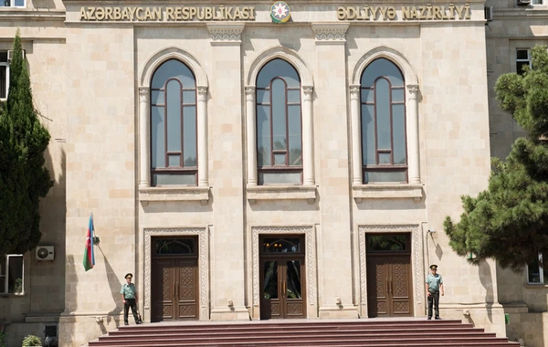 Ədliyyə Nazirliyinin işçilərinin maaşı artırılıb