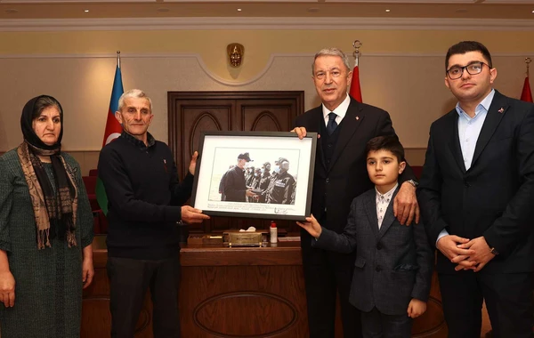 Hulusi Akar şəhid Valeh Məmiyevin ailə üzvləri ilə görüşüb - FOTO