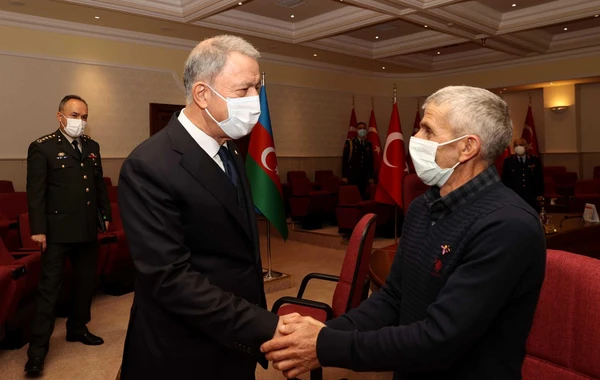 Hulusi Akar şəhid Valeh Məmiyevin ailə üzvləri ilə görüşüb - FOTO