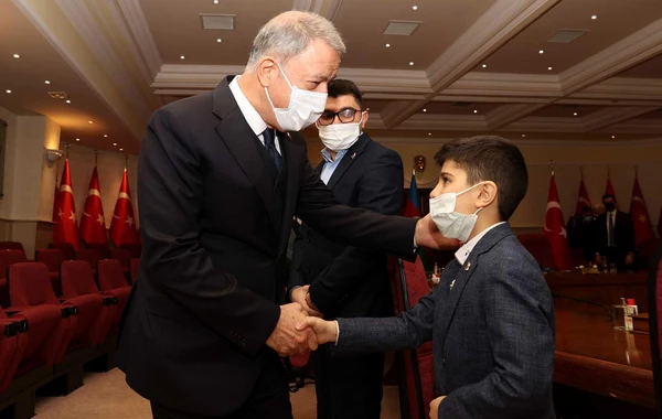 Hulusi Akar şəhid Valeh Məmiyevin ailə üzvləri ilə görüşüb - FOTO
