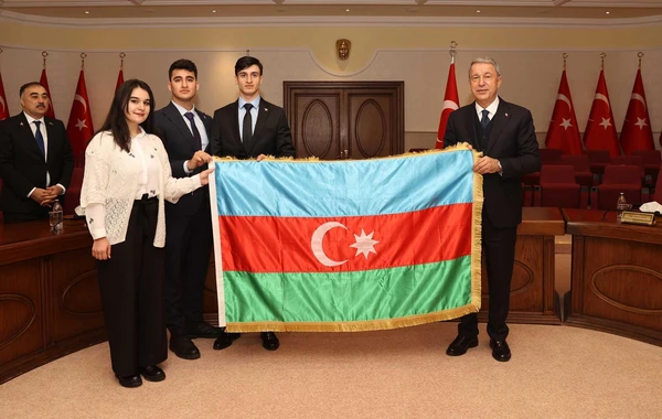 Hulusi Akar şəhid Valeh Məmiyevin ailə üzvləri ilə görüşüb - FOTO