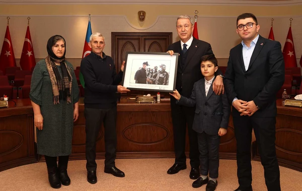 Hulusi Akar şəhid Valeh Məmiyevin ailə üzvləri ilə görüşüb - FOTO