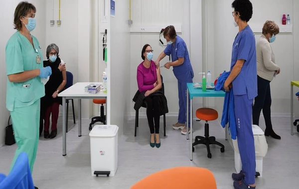 KİV: Dünyada COVID-19-a qarşı 9 milyarda qədər peyvənd vurulub