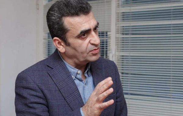 Kamran Həsənli: "Məscidə girəndə ayaqqabımı niyə çıxarmalıyam?"
