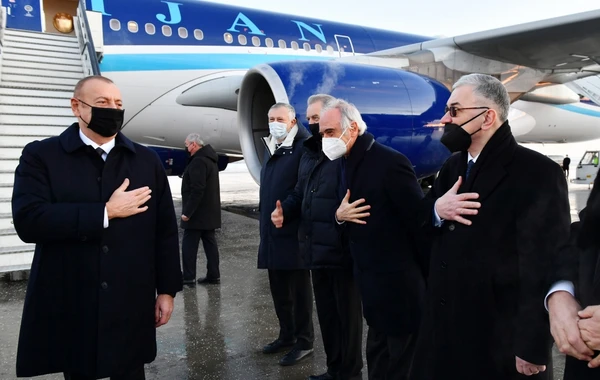 Президент Ильхам Алиев отбыл с визитом в Санкт-Петербург - ФОТО