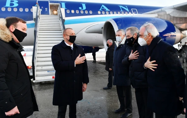 Президент Ильхам Алиев отбыл с визитом в Санкт-Петербург - ФОТО