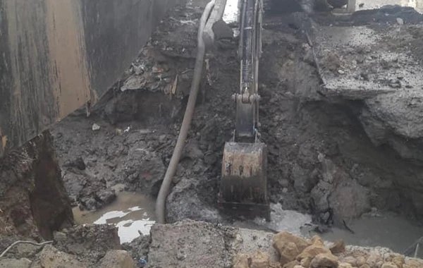 Bakıda magistral su kəmərində qəza baş verib - FOTO