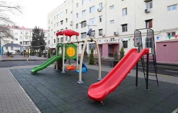 Лейла Алиева на церемонии открытия очередного благоустроенного двора - ФОТО