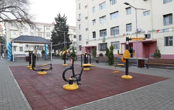 Лейла Алиева на церемонии открытия очередного благоустроенного двора - ФОТО