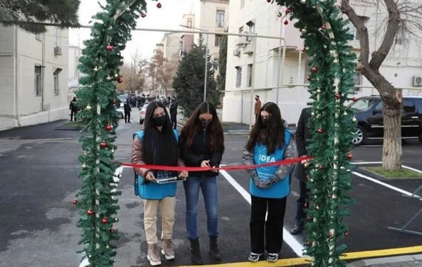 Лейла Алиева на церемонии открытия очередного благоустроенного двора - ФОТО