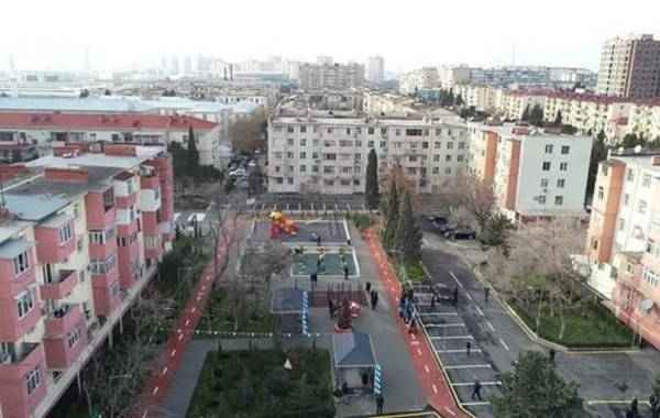 Лейла Алиева на церемонии открытия очередного благоустроенного двора - ФОТО