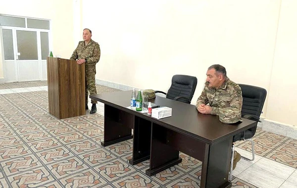 Azərbaycan Ordusunun Baş Qərargah rəisi Quru Qoşunlarında olub, müşavirə keçirib - FOTO
