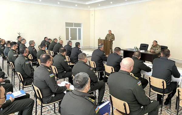 Azərbaycan Ordusunun Baş Qərargah rəisi Quru Qoşunlarında olub, müşavirə keçirib - FOTO