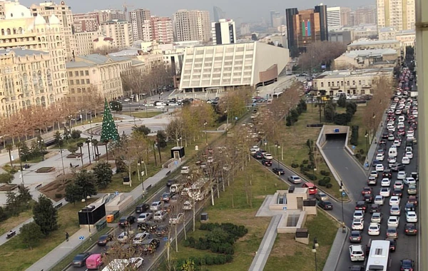 Bakının mərkəzi yolları və prospektlərində hərəkət dayandı -  VİDEO/FOTO