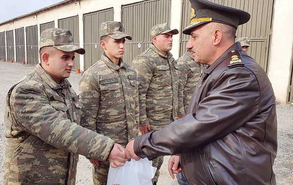 Müdafiə nazirinin müavini hərbi qulluqçularla görüşüb - FOTO