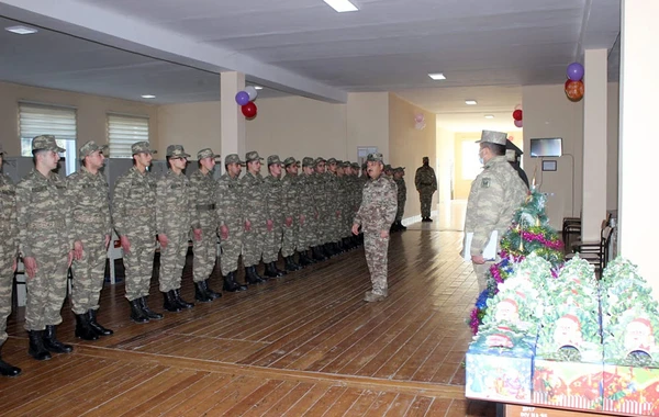 Komandan Quru Qoşunlarına ayıq-sayıqlığın artırılması ilə bağlı tapşırıqlar verib - FOTO