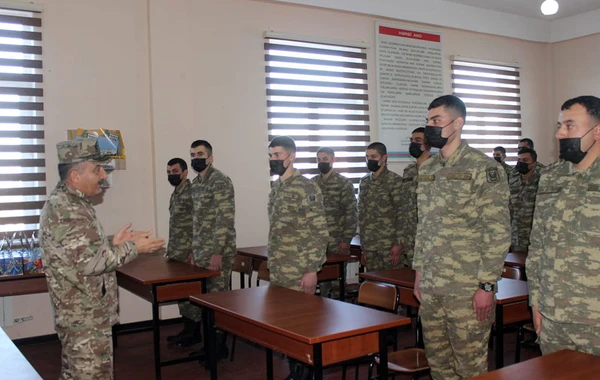 Komandan Quru Qoşunlarına ayıq-sayıqlığın artırılması ilə bağlı tapşırıqlar verib - FOTO