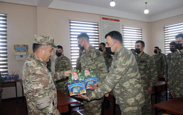 Komandan Quru Qoşunlarına ayıq-sayıqlığın artırılması ilə bağlı tapşırıqlar verib - FOTO