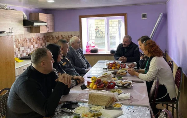 Bayramlar münasibətilə şəhid ailələri ziyarət olunub - FOTO/VİDEO