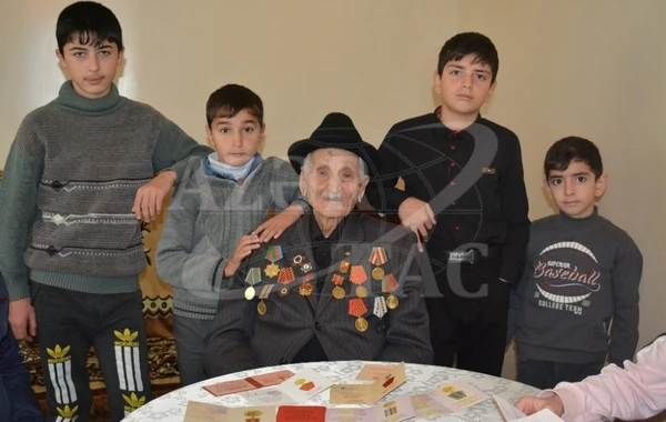Yüz yaşlı Əmrah babanın uzunömürlülüyünün sirri - FOTO