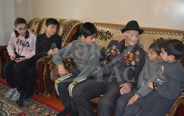 Yüz yaşlı Əmrah babanın uzunömürlülüyünün sirri - FOTO