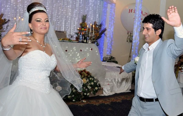 Azərbaycanlı müğənni: "Ərim hamilə olanda məni döyürdü, nəslimi söyürdü" - FOTO