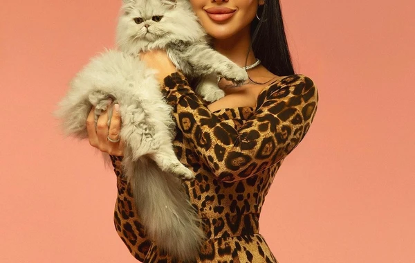Azərbaycanlı modelin 248 minlik boyunbağısı müzakirələrə səbəb oldu - FOTO