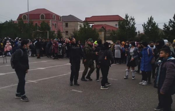 Пожар в бакинской школе: учащиеся эвакуированы - ВИДЕО