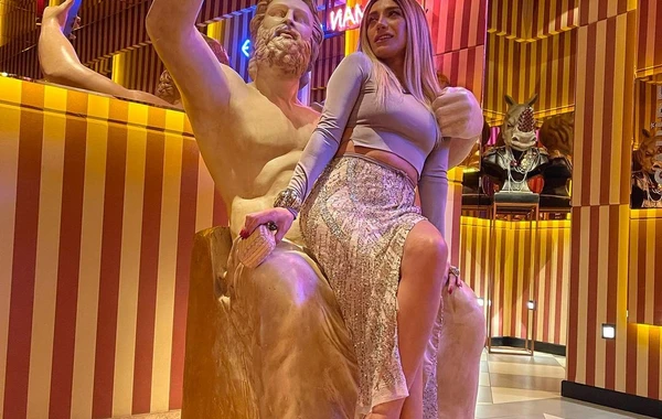 Röya artıq çəkisi ilə diqqət çəkdi - FOTO