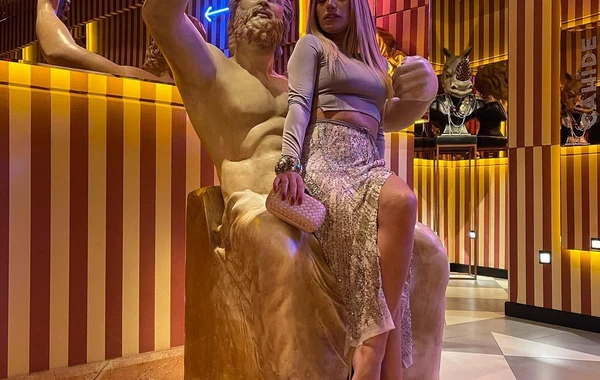 Röya artıq çəkisi ilə diqqət çəkdi - FOTO