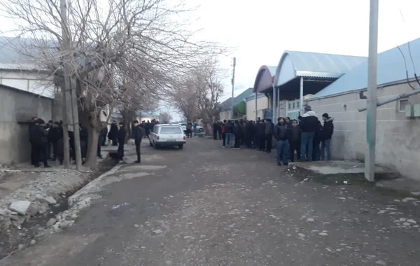 Şəhidimiz evi önündə insan izdihamı - FOTO