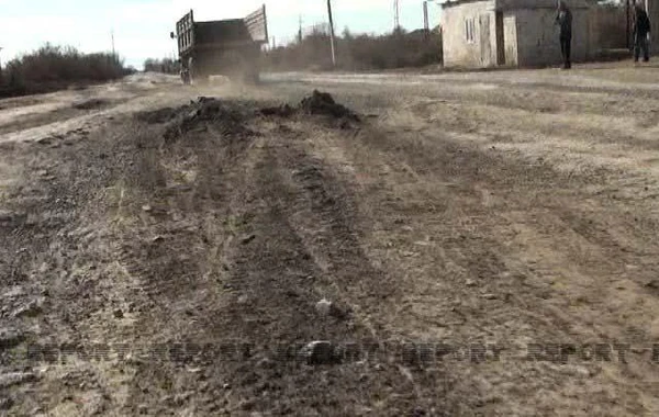 Azərbaycanın 13 kəndini birləşdirən yol keçilməz hala düşüb - FOTO