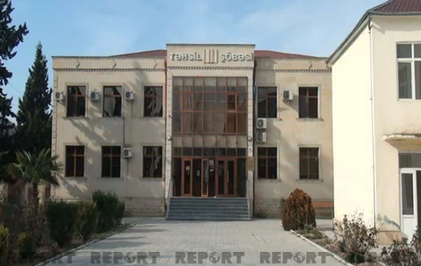 Ucarda məktəbin tavanı dərs zamanı uçub