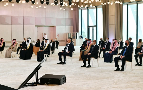 Президент на церемонии закладки фундамента ветряной электростанции "Хызы-Абшерон" - ФОТО