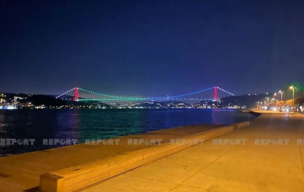 Известный мост в Стамбуле окрасился в цвета азербайджанского флага - ФОТО