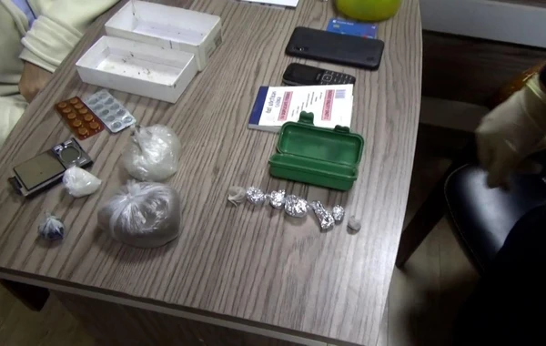 Xətaidə qanunsuz narkotik satışı ilə məşğul olan 11 nəfər saxlanılıb - FOTO