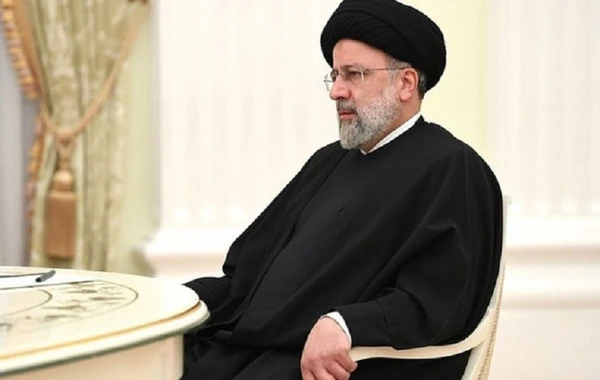 Президент Ирана после переговоров с Путиным совершил намаз в Кремле - ФОТО