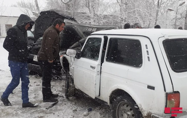 Ağsu aşırımında və Şamaxı-İsmayıllı yolunda 10-a yaxın avtomobil qəzaya düşüb - FOTO