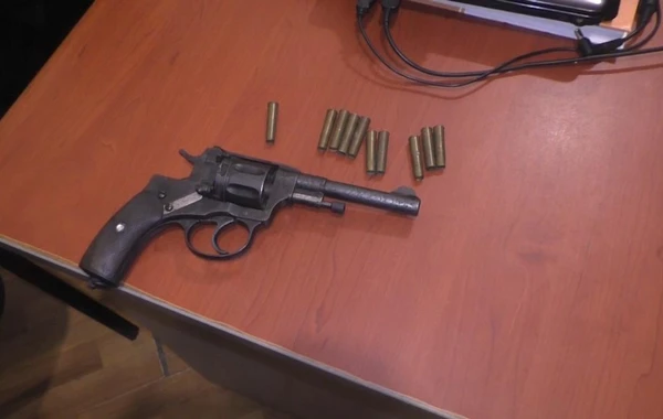 Üzərində “revolver” tapança, zirzəmisində marixuana tapıldı - FOTO